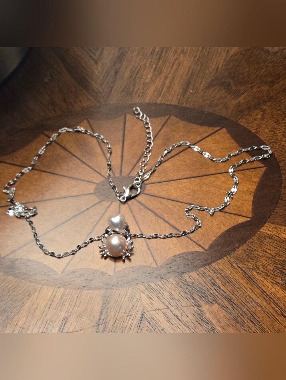 Sweet And Minimalist Creative Crab Heart Necklace Quirky Crab Hugging Heart - Picture 5 of 9